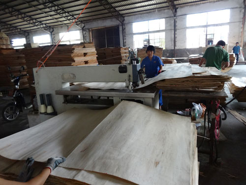 到東北芯板基地檢查質(zhì)量